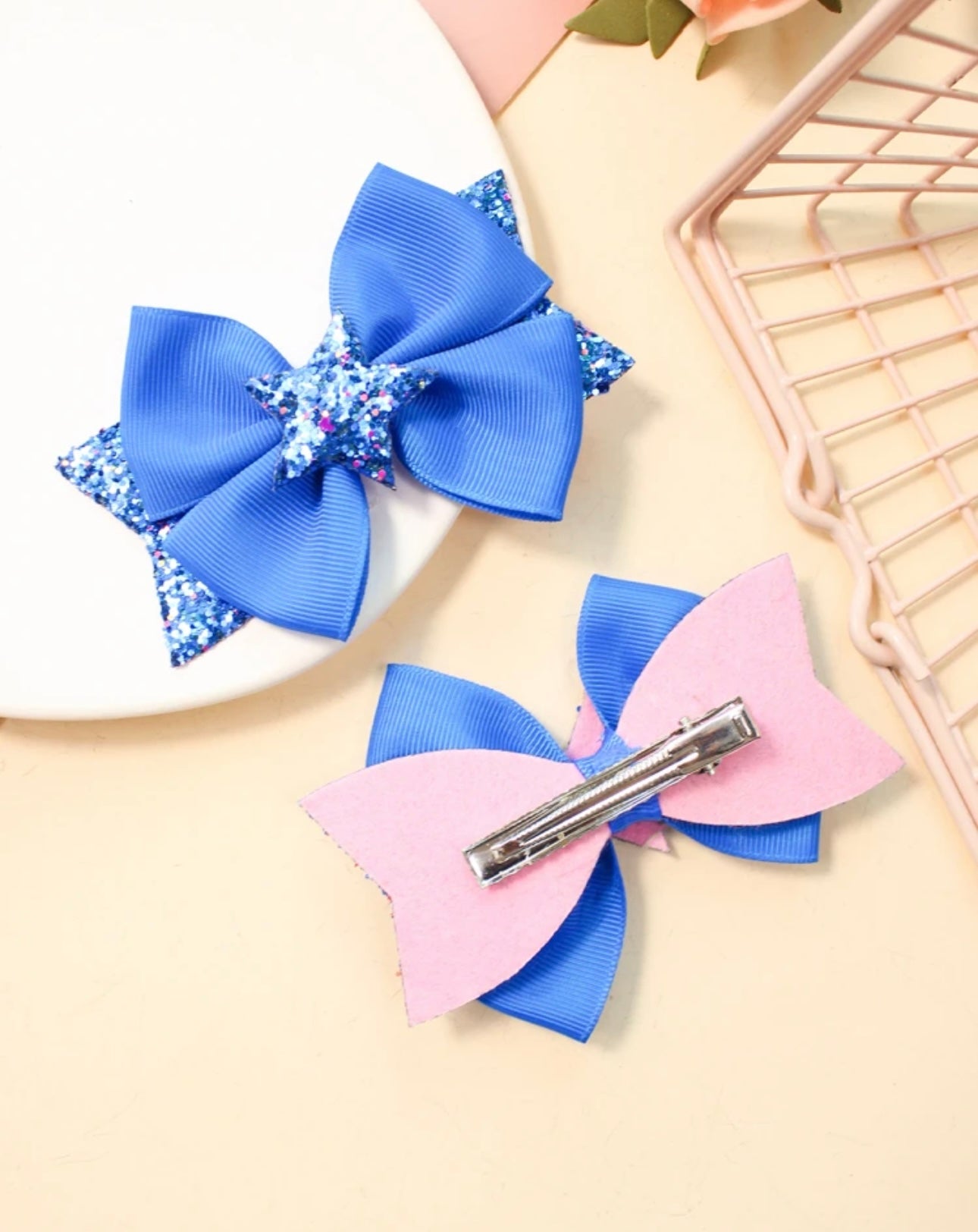 2pcs Girls Sequin Star & Bow Decor
Cute Alligator Hair Clip For Hair
Decoration blue