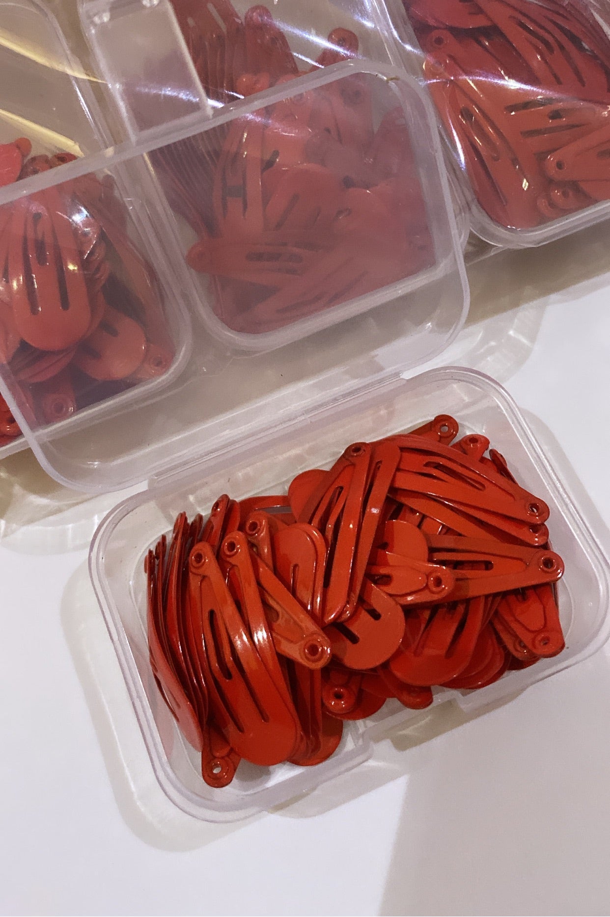 Red hair clips box small size