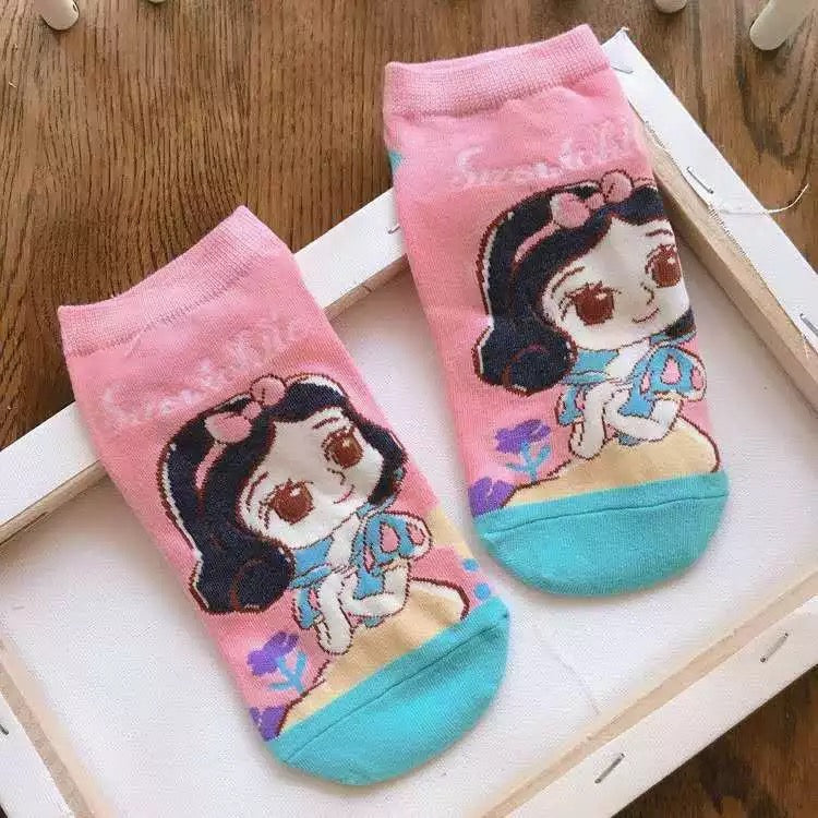 Snowehite socks free size(35-40)