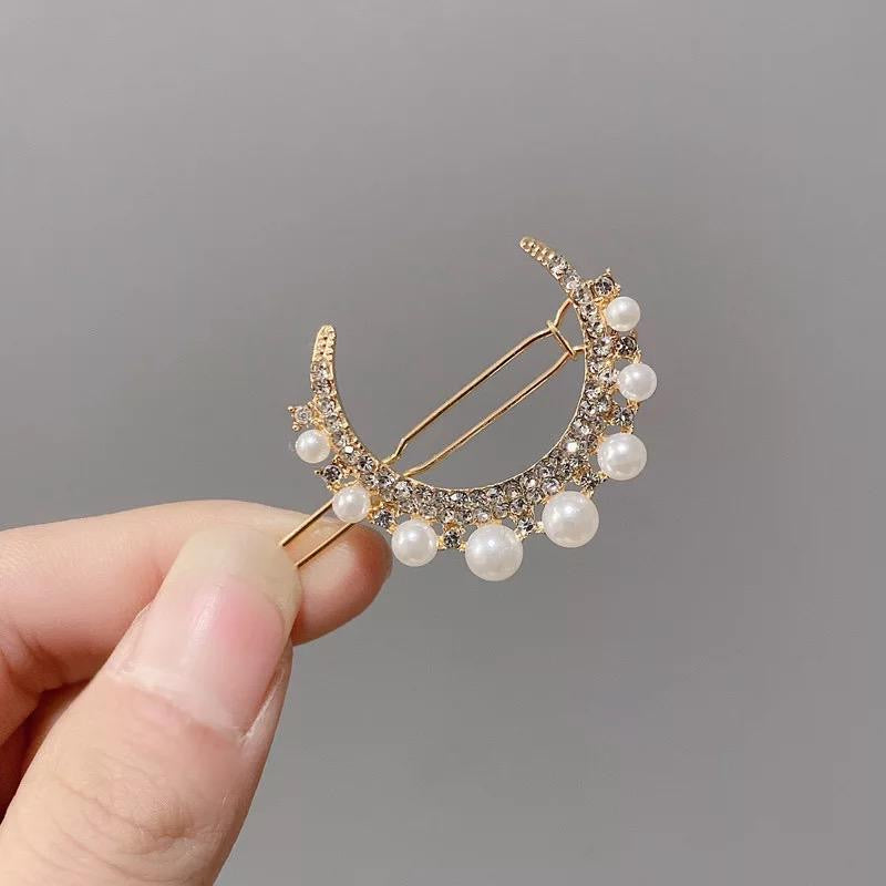 Gold moon pearls clips