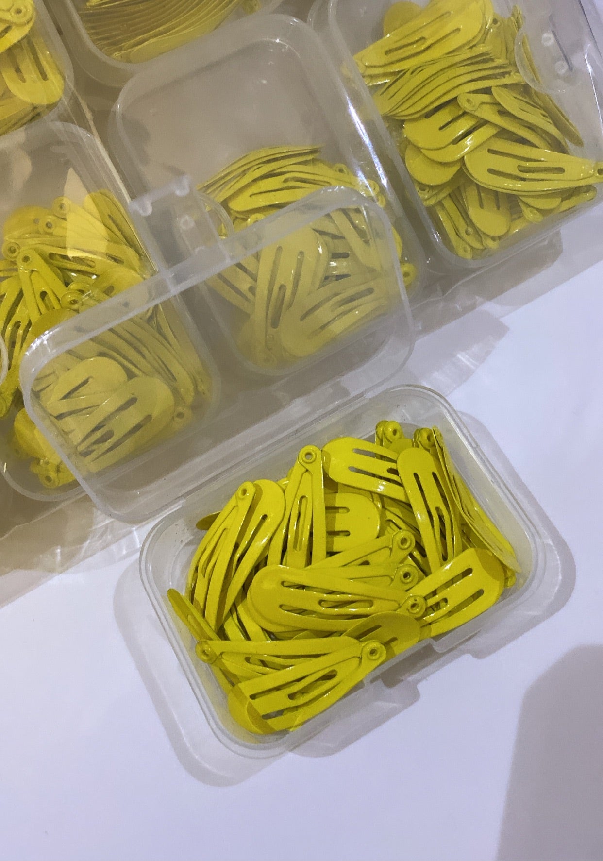 Yellow hair clips box small size