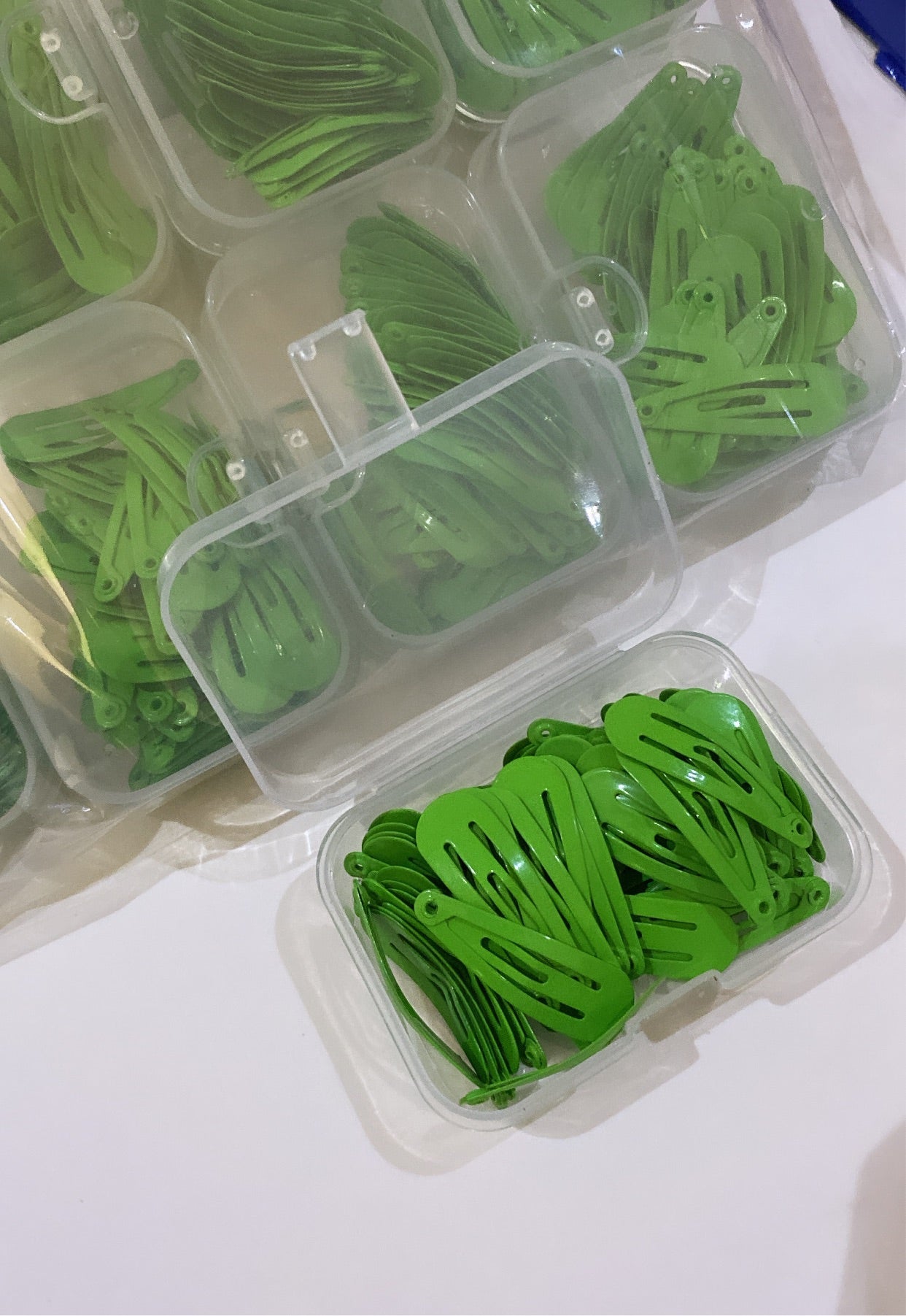 Green hair clips box small size