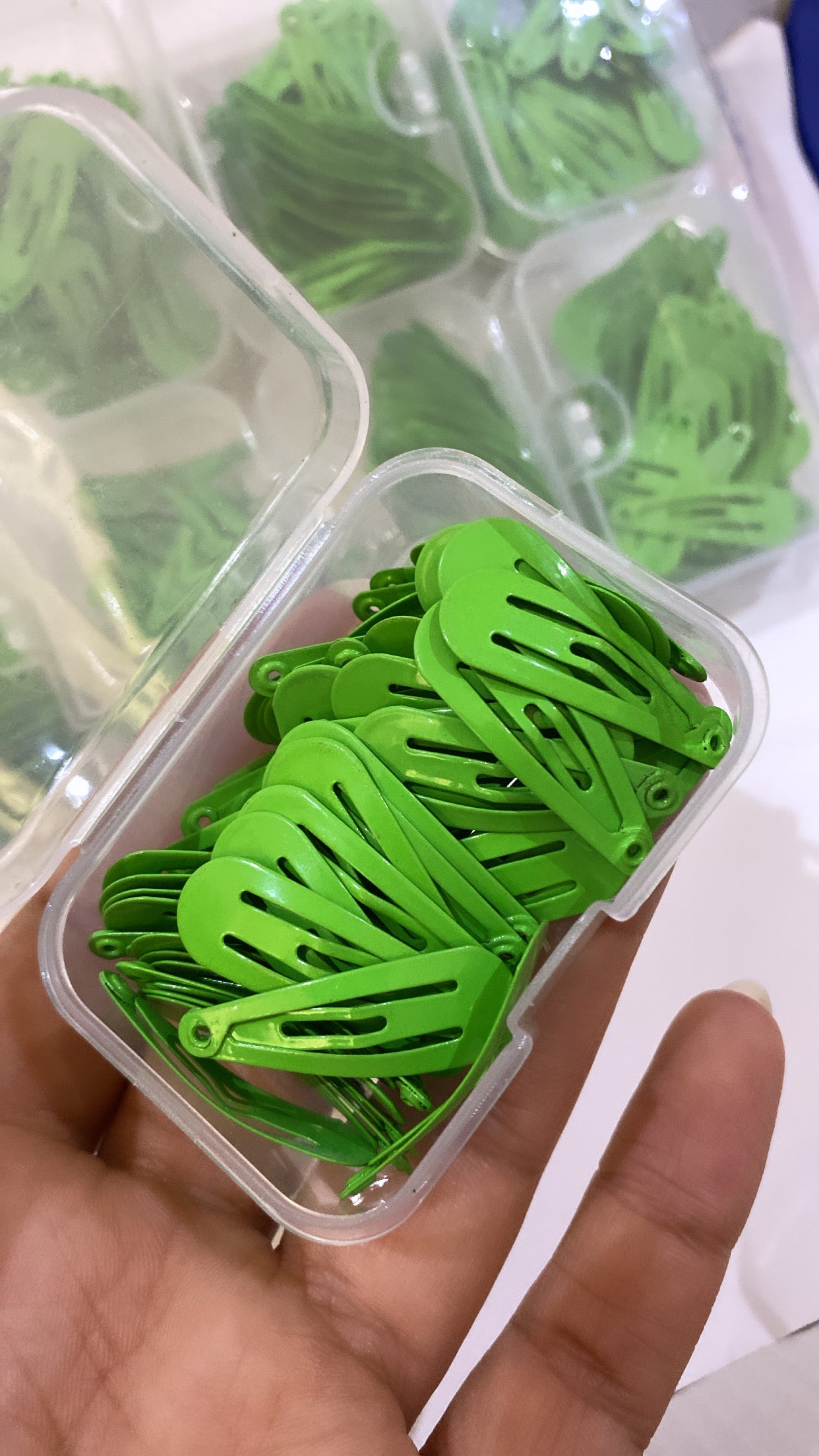 Green hair clips box small size